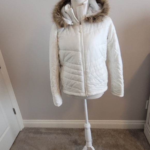 Barely worn white puffy detachable hooded jacket - Picture 2 of 7